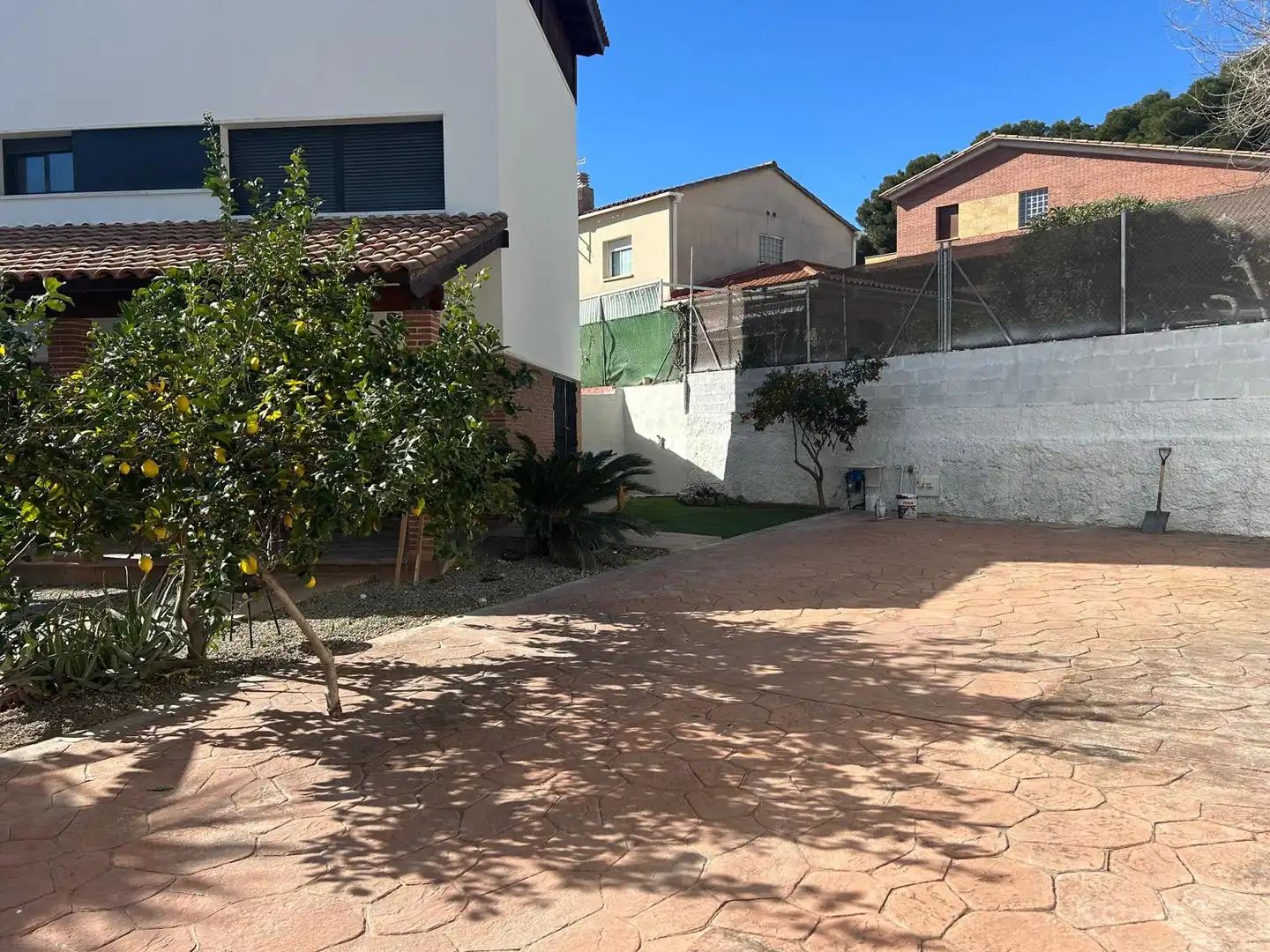 Parking de Casa adosada en venta en Vilanova i la Geltrú con Aire acondicionado, Calefacción y Jardín privado
