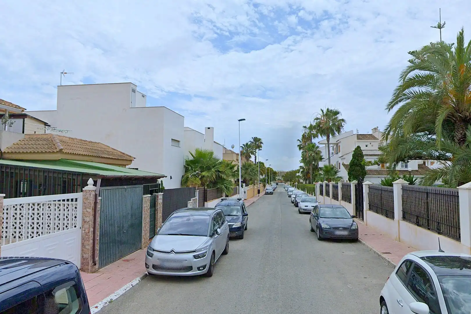 Vista exterior de Casa o xalet en venda en Torrevieja amb Aire condicionat, Calefacció i Jardí privat