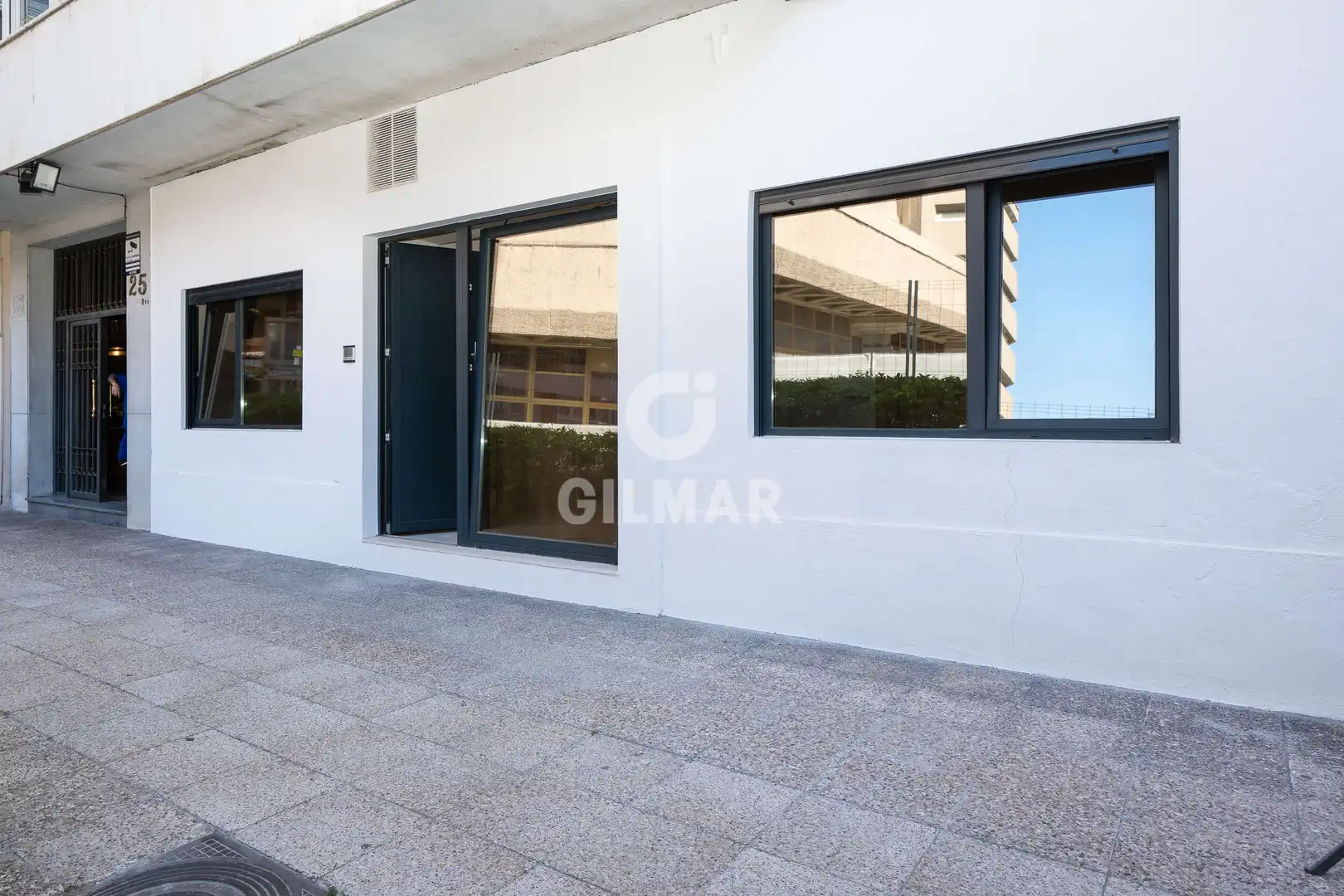 Vista exterior de Pis en venda en Madrid amb Calefacció