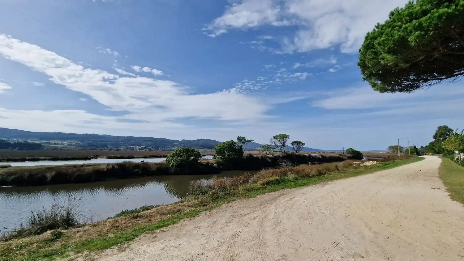 Vista exterior de Casa o xalet en venda en Carballo amb Jardí privat, Terrassa i Traster
