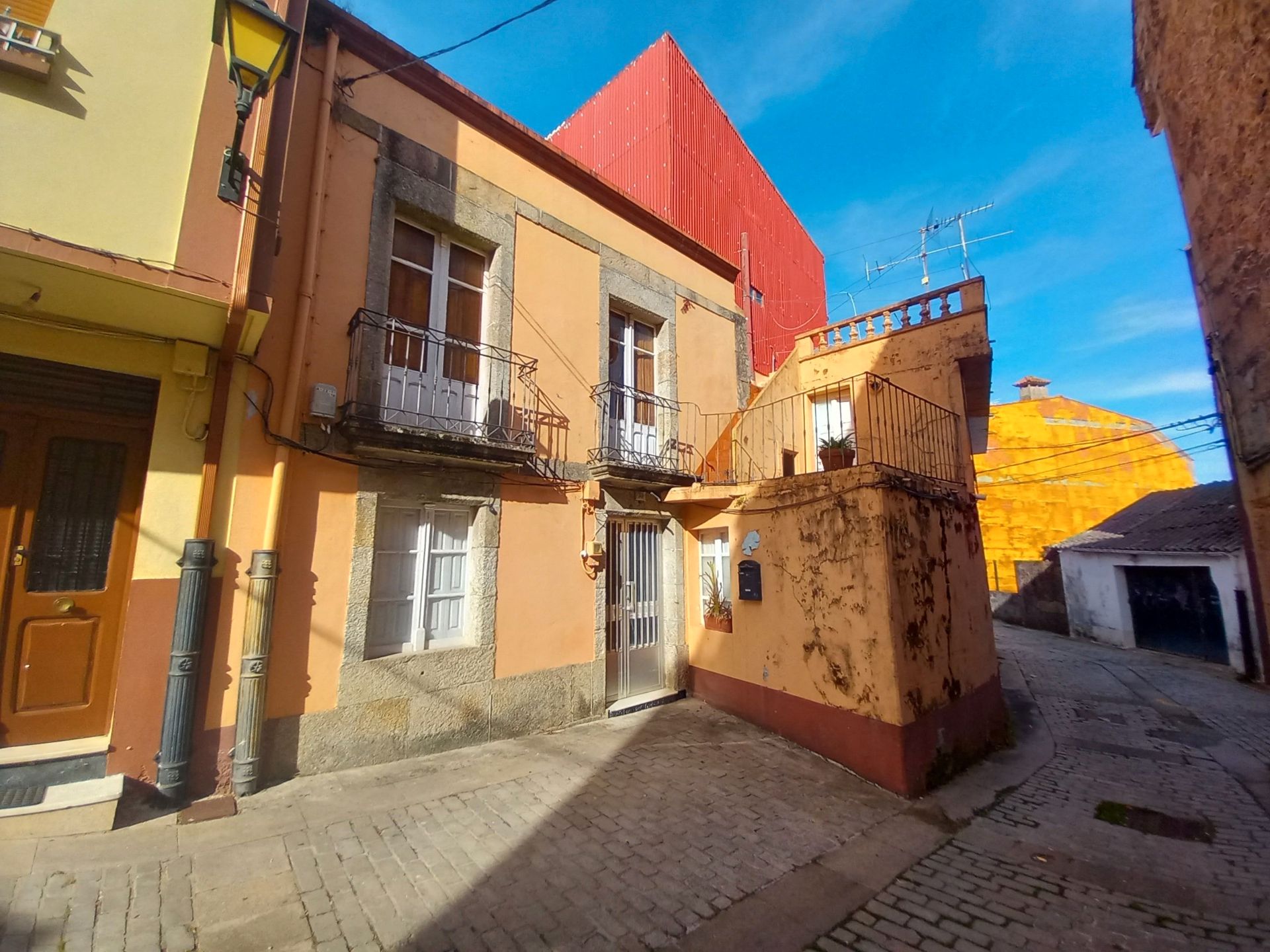 Vista exterior de Casa o xalet en venda en Ribeira amb Terrassa, Traster i Moblat