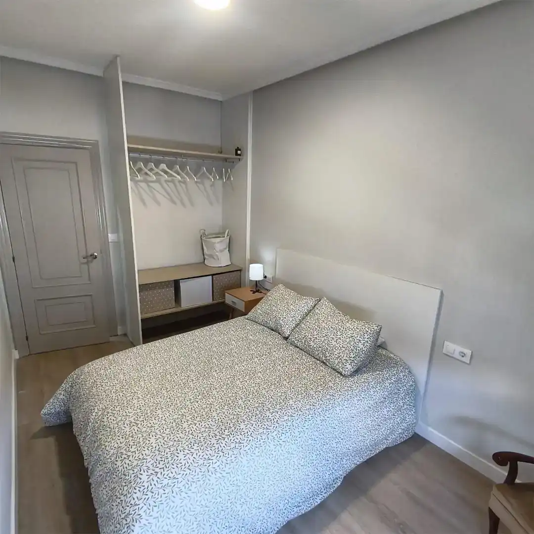 Bedroom of Flat for share in Castrillón  with Parquet flooring and Furnished