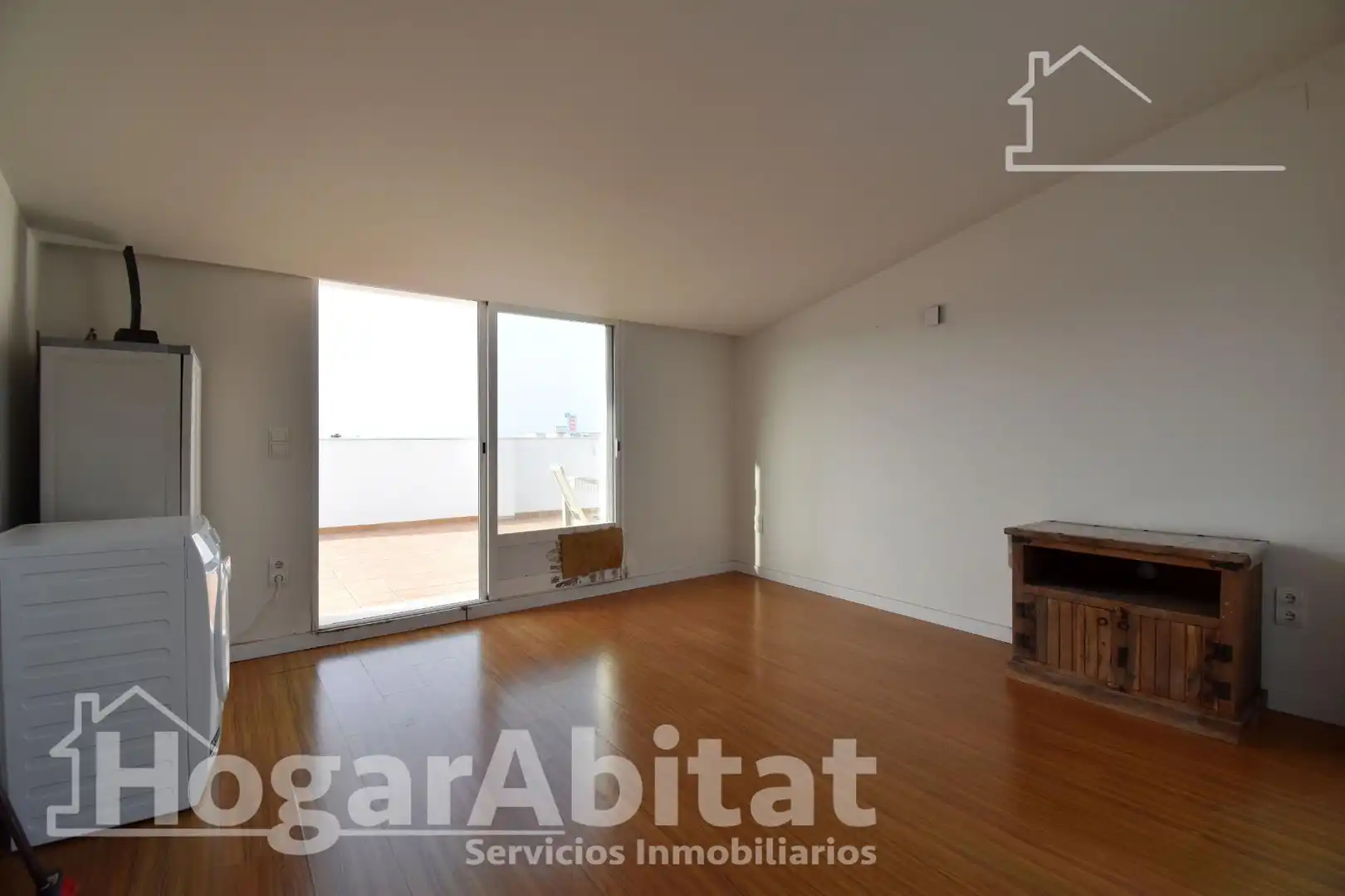 Sala d'estar de Àtic en venda en L'Alqueria de la Comtessa amb Parquet i Terrassa