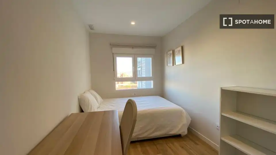 Habitación de Piso de alquiler en Valencia con Aire acondicionado, Calefacción y Amueblado