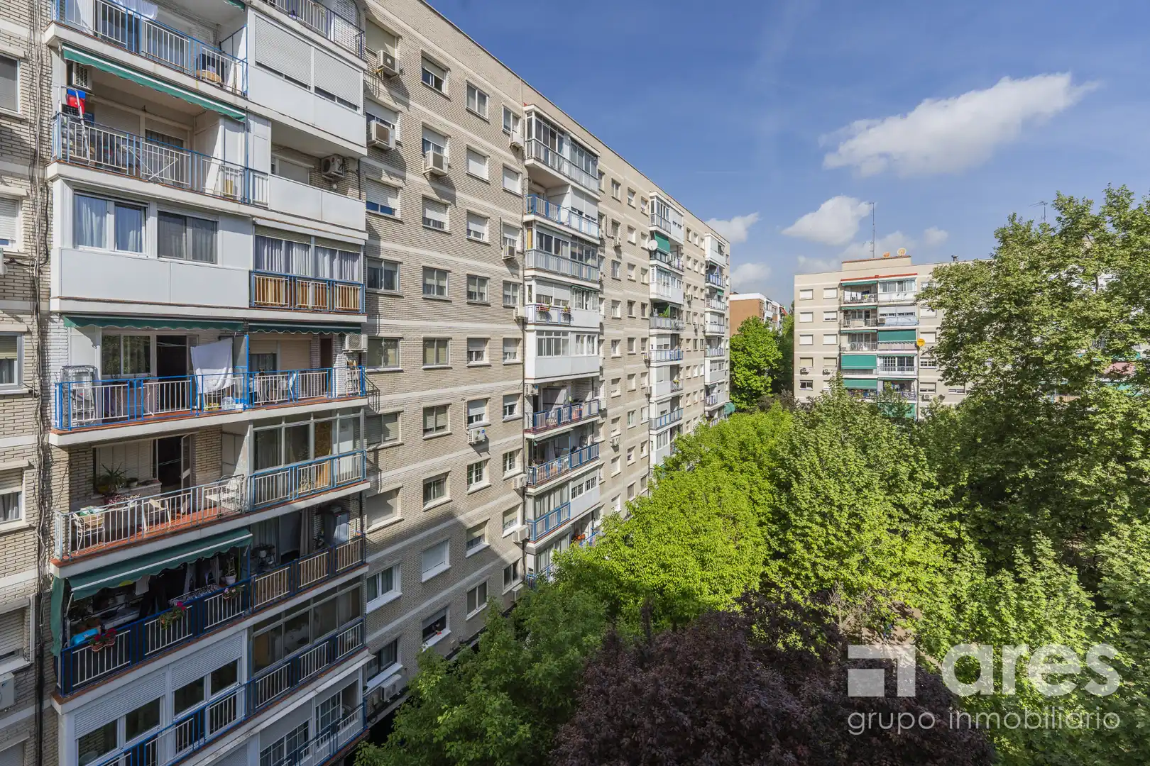 Vista exterior de Piso en venta en Alcalá de Henares con Aire acondicionado, Calefacción y Terraza