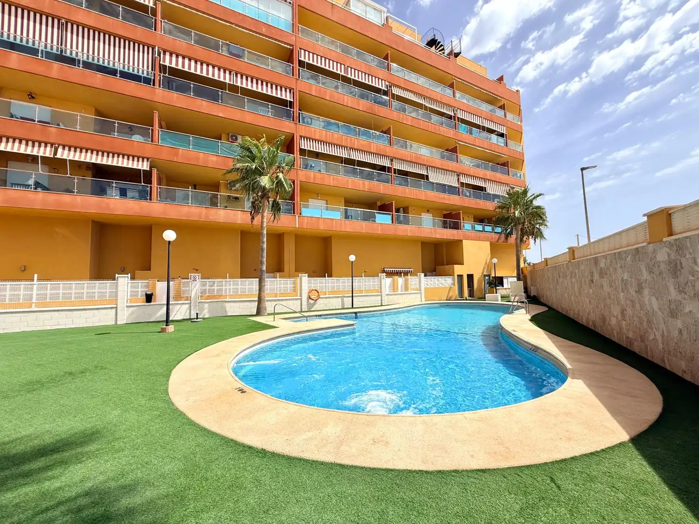 Piscina de Planta baja en venta en Roquetas de Mar con Amueblado y Piscina comunitaria
