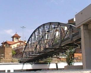 Vista exterior de Edifici en venda en L'Hospitalet de Llobregat