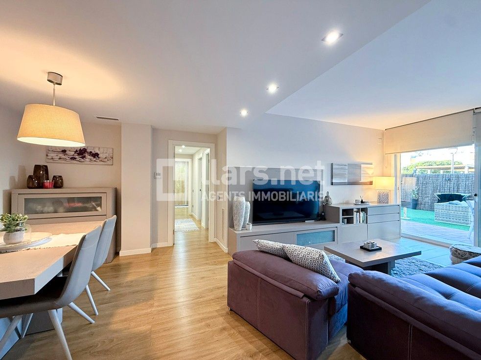 Sala de estar de Planta baja en venta en Cubelles con Aire acondicionado, Calefacción y Jardín privado