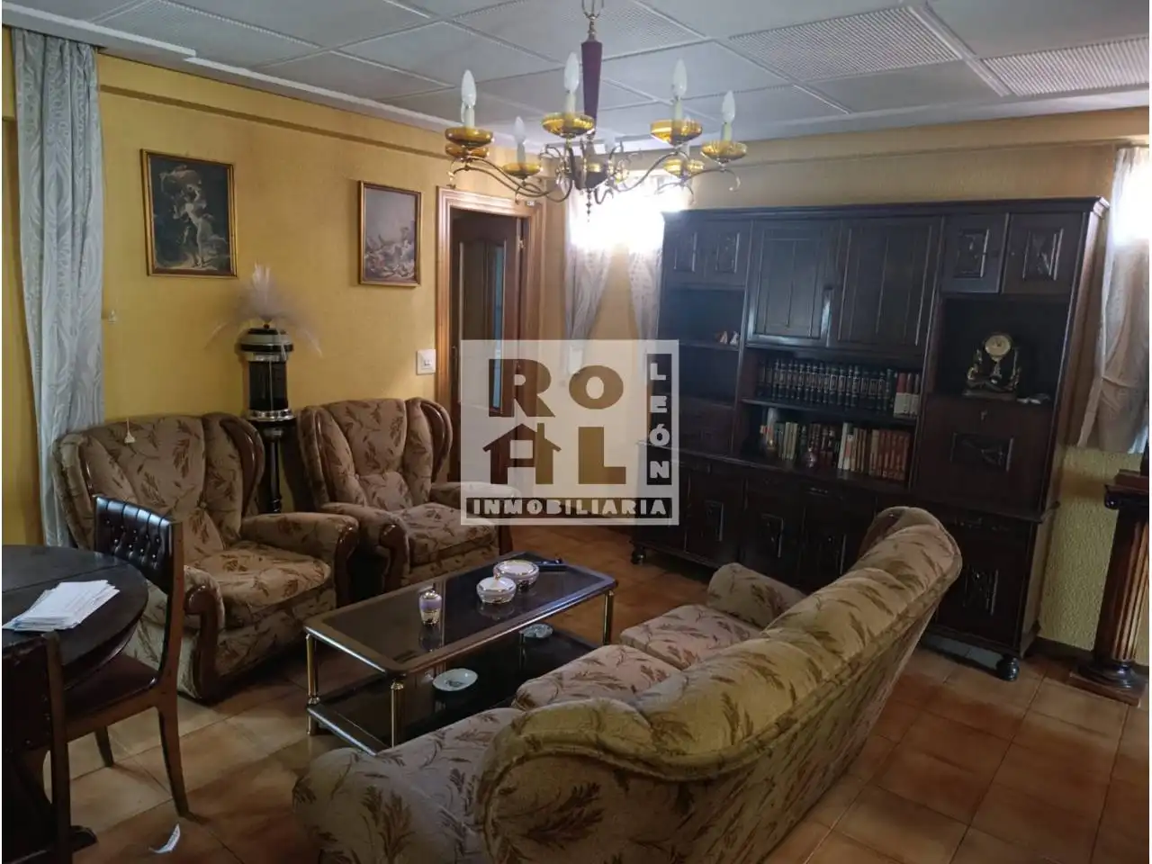 Sala de estar de Piso en venta en León Capital  con Calefacción y Terraza