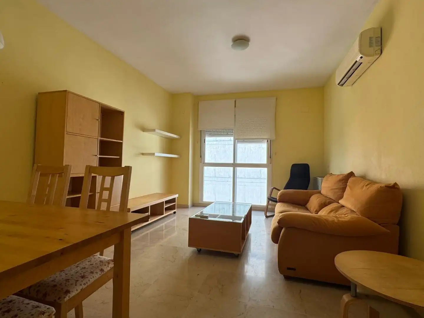 Living room of Flat for sale in Sevilla  with Air Conditioner, Heating and Furnished