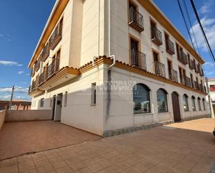 Vista exterior de Pis en venda en Santa Cruz de la Zarza amb Aire condicionat, Calefacció i Balcó