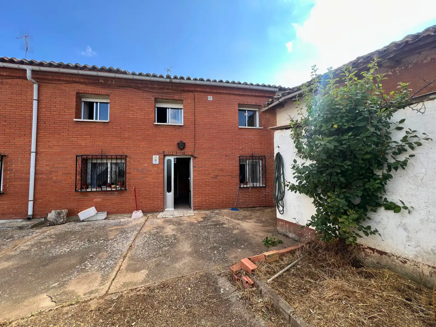 Exterior view of Houses for sale in Alar del Rey  with Heating and Furnished
