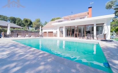 Piscina de Casa o xalet en venda en Villaviciosa de Odón amb Terrassa i Piscina