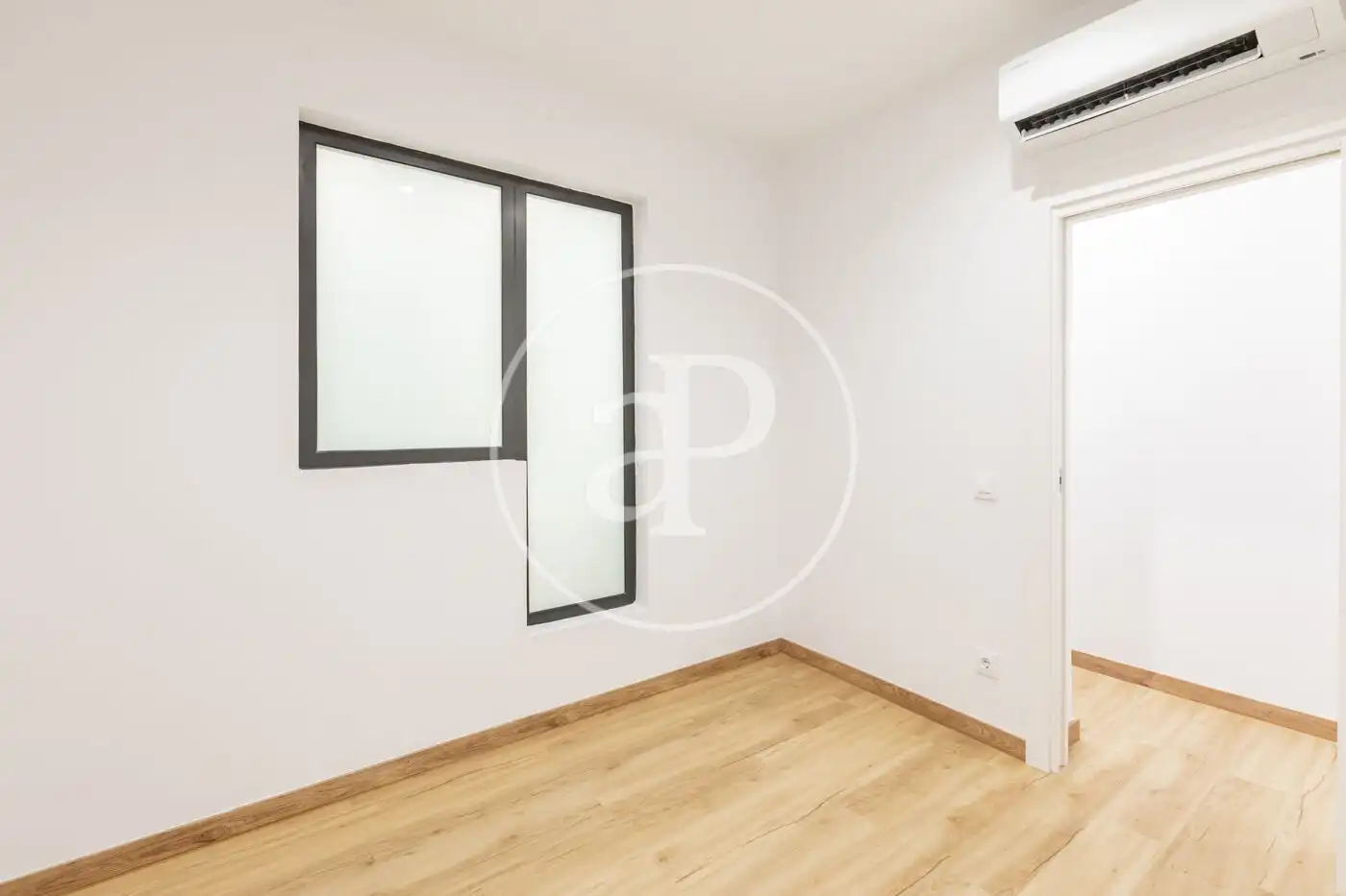 Piso en venta en Madrid con Calefacción y Balcón