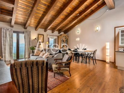 Sala d'estar de Casa o xalet en venda en Toses amb Calefacció, Jardí privat i Terrassa