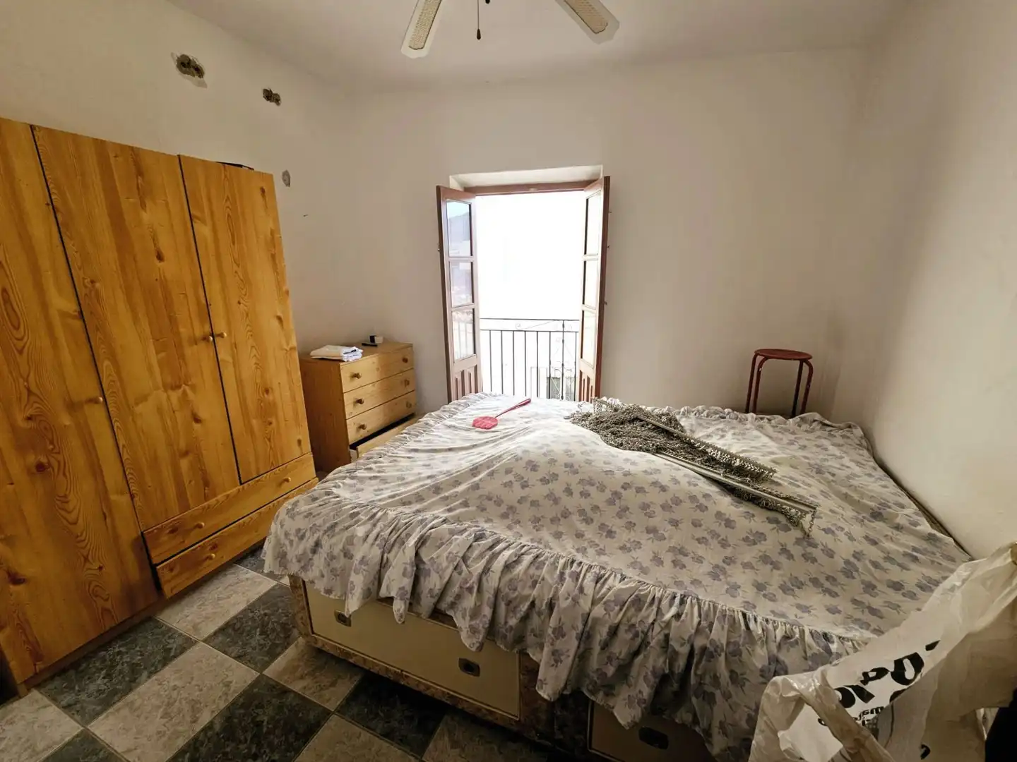 Schlafzimmer von Einfamilien-Reihenhaus zum Verkauf in Rubite mit Möbliert