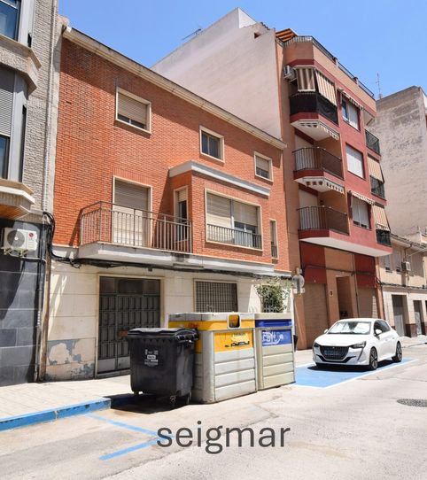 Foto 2 de Edifici en venda a Calle Escultor Navarro Santafé, Las Cruces, Villena