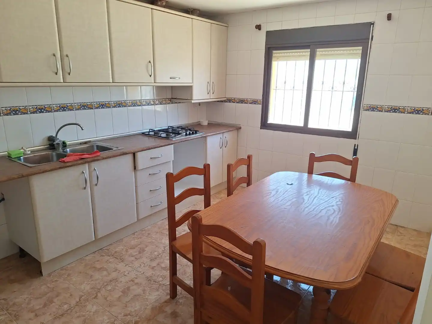 Cuina de Casa o xalet en venda en Alicante / Alacant amb Jardí privat, Terrassa i Traster