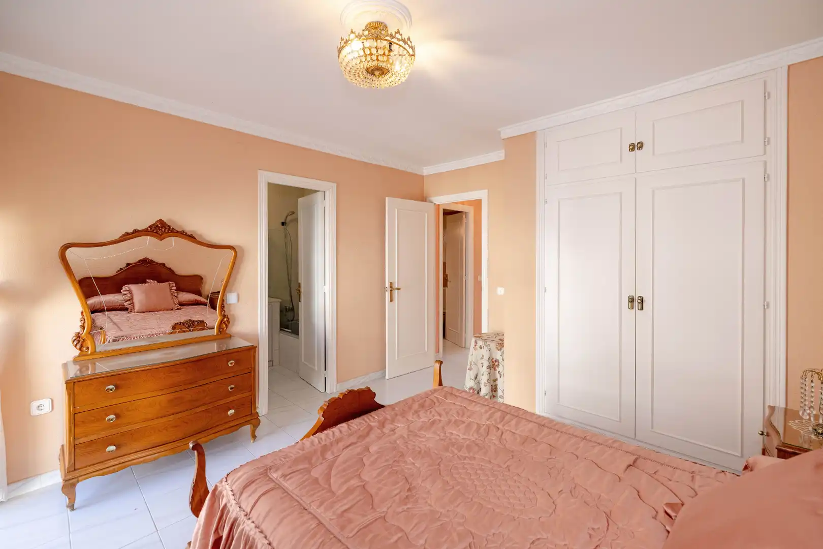 Dormitori de Casa adosada en venda en Marbella amb Jardí privat, Terrassa i Traster