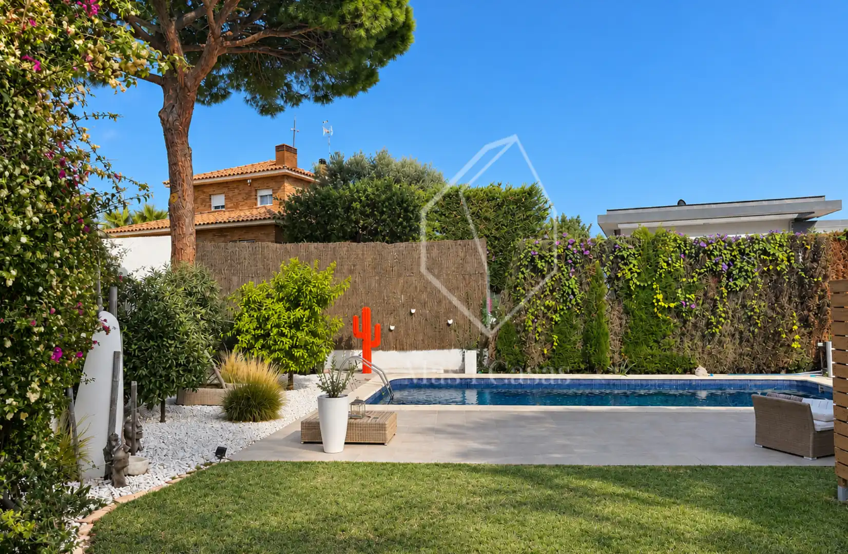 Casa amb piscina en venda a Passatge Vall de Bianya 21, imagen 4