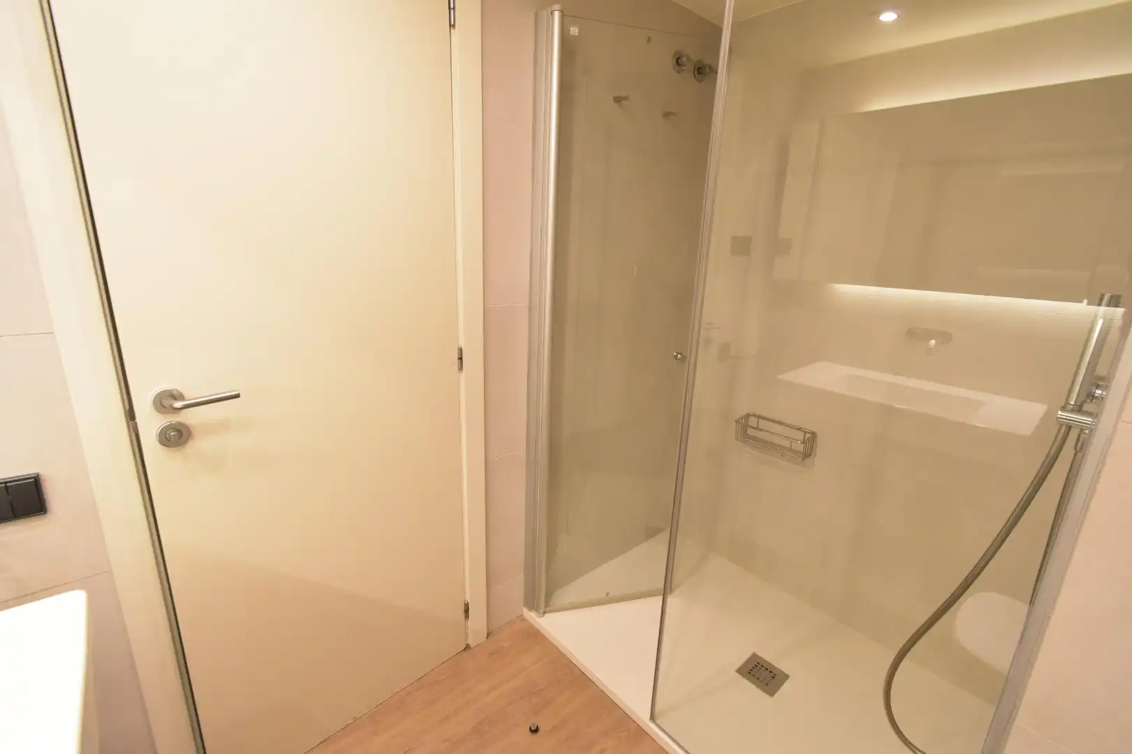 Bathroom of Flat for rent in Barcelona  with Air Conditioner, Heating and Parquet flooring