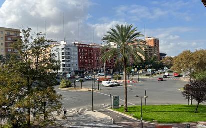 Vista exterior de Pis en venda en  Valencia Capital amb Balcó