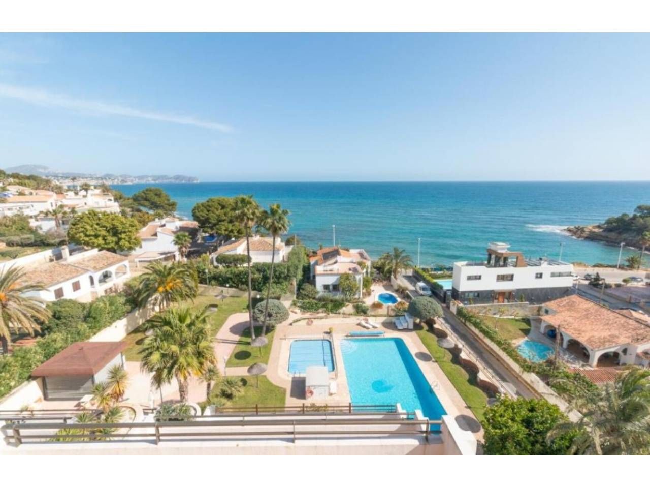 Vista exterior de Estudi en venda en Calpe / Calp amb Aire condicionat, Jardí privat i Terrassa