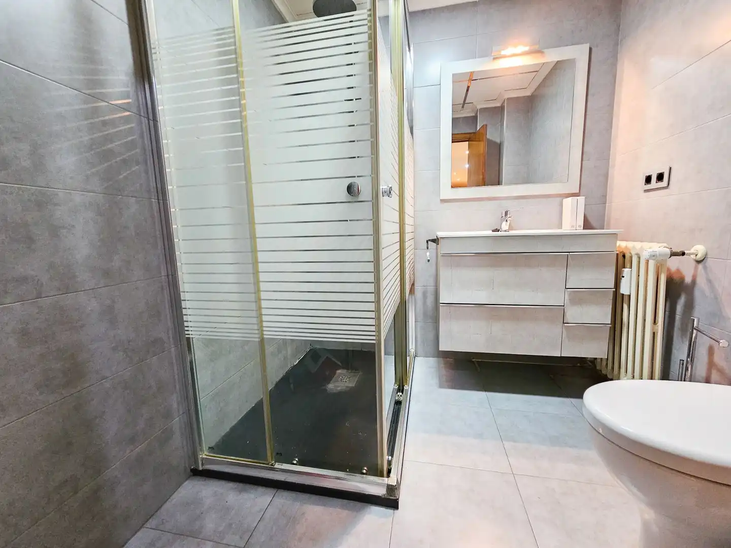 Badezimmer von Wohnung zum Verkauf in Jaén mit Klimaanlage und Heizung