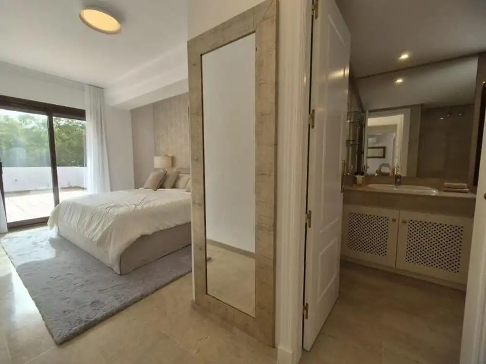 Dormitori de Apartament de lloguer en Marbella amb Aire condicionat, Terrassa i Traster