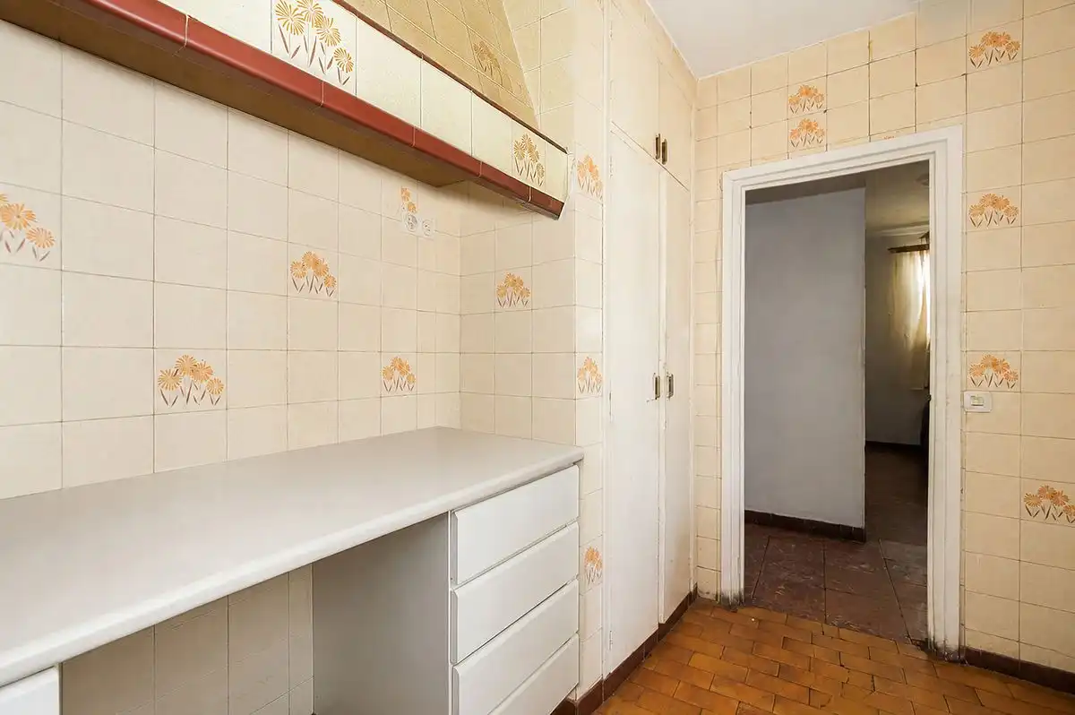 Kitchen of Flat for sale in Sevilla  with Heating, Terrace and Balcony