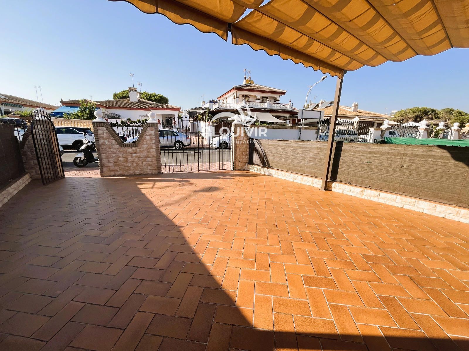 Terrassa de Casa adosada en venda en Almonte amb Aire condicionat, Jardí privat i Terrassa