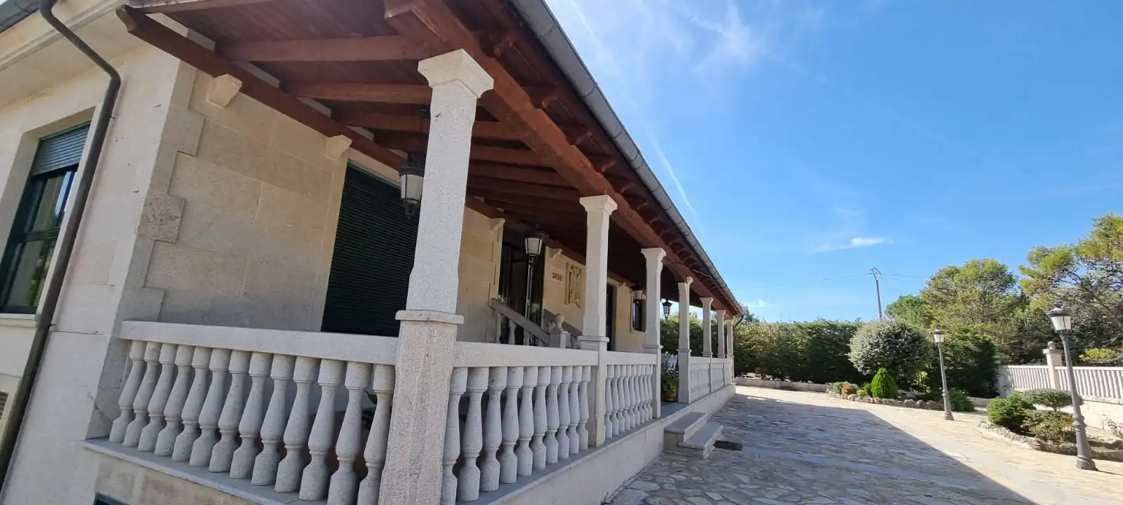 Vista exterior de Casa o xalet en venda en Moralzarzal amb Aire condicionat, Calefacció i Jardí privat