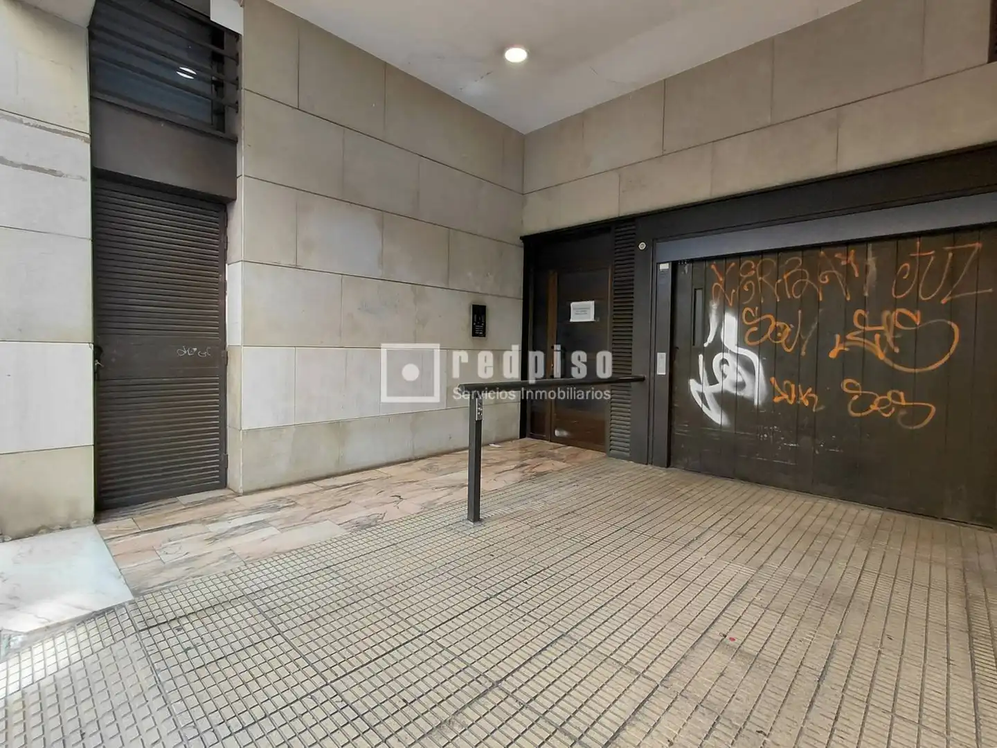 Vista exterior de Garatge en venda en Valencia