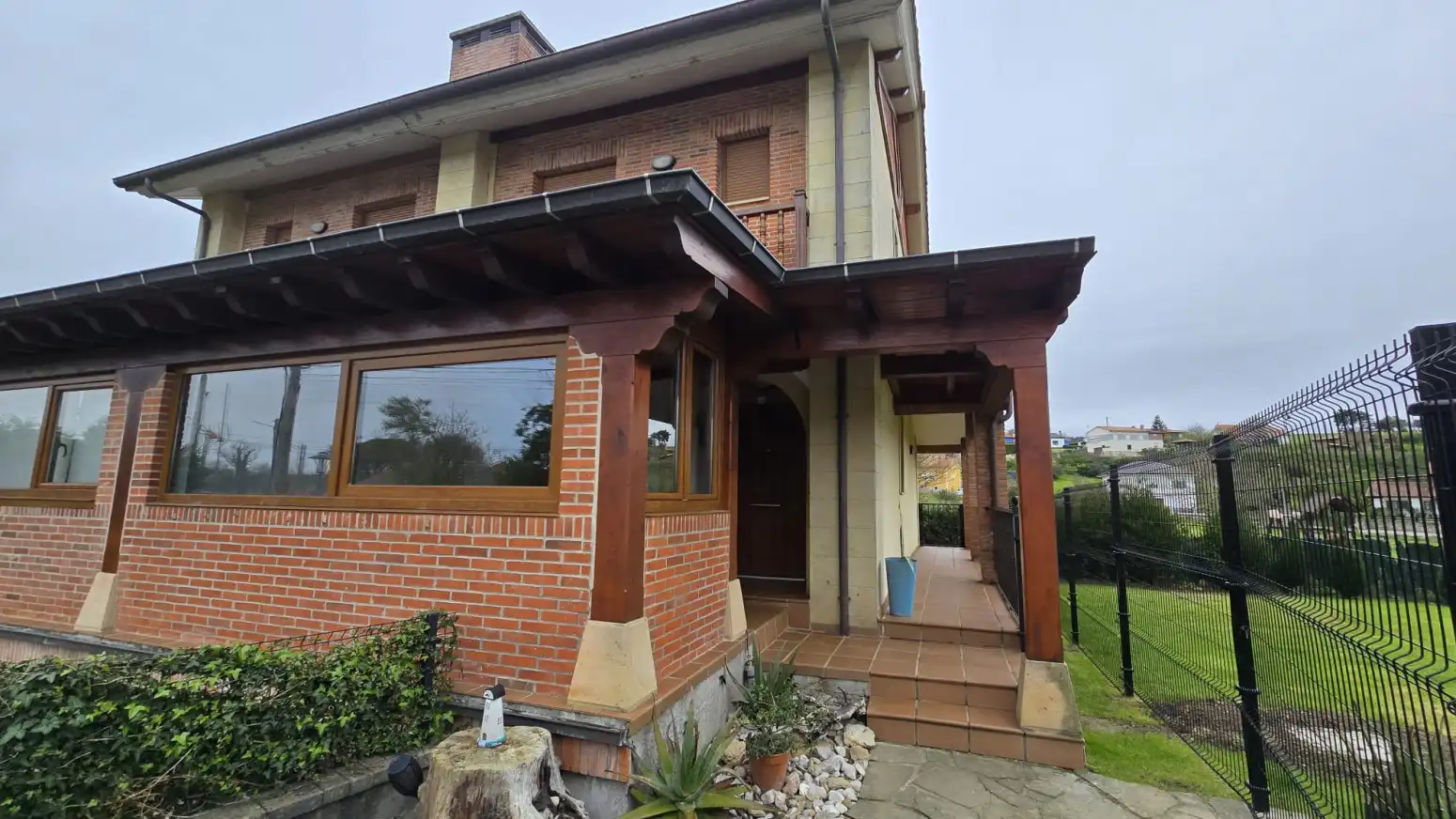 Vista exterior de Casa o chalet en venta en Santillana del Mar con Calefacción, Jardín privado y Parquet