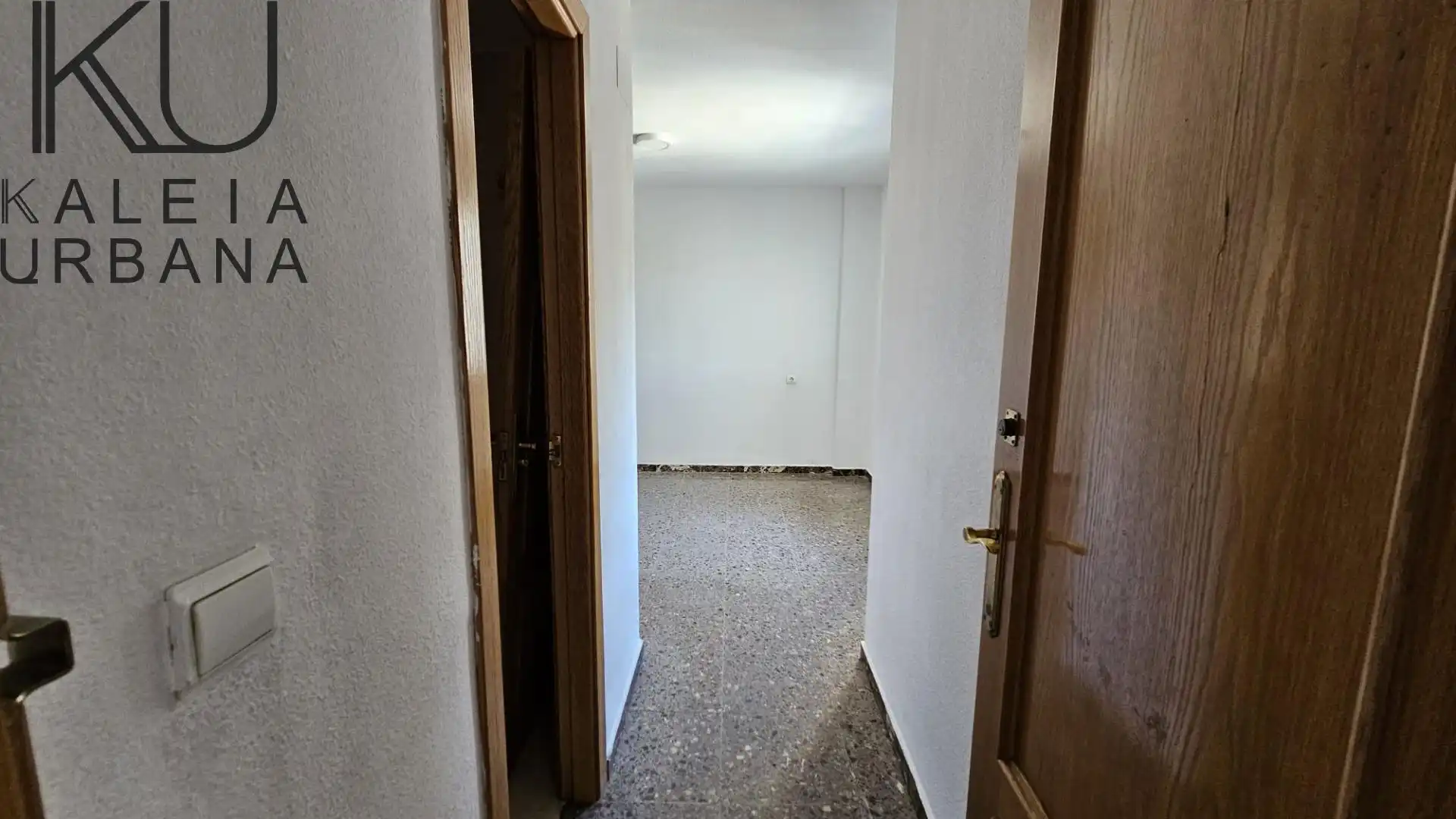 Piso en venta en Alicante / Alacant con Aire acondicionado, Terraza y Balcón