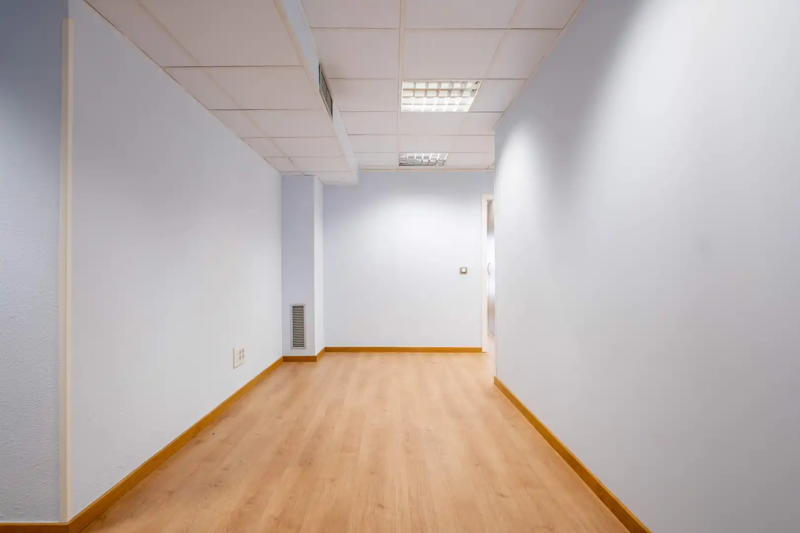 Büro zur Miete in Zaragoza mit Klimaanlage und Heizung