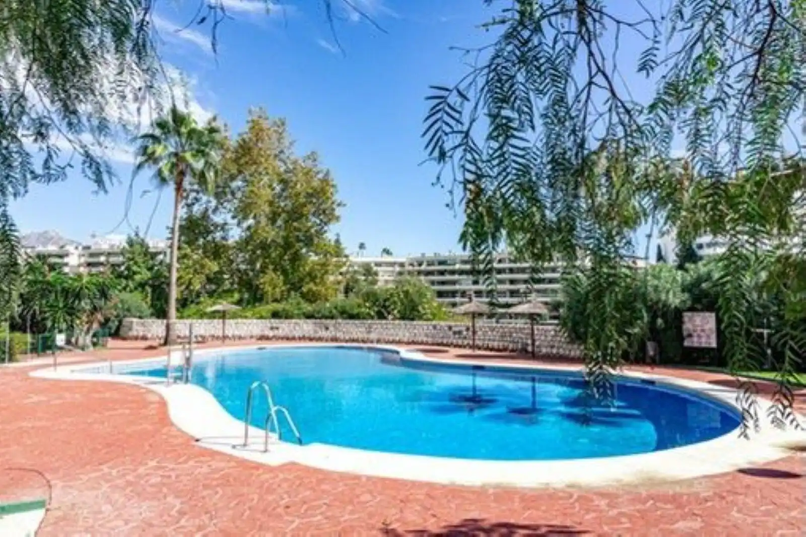 Pis amb piscina en venda a Urbanización Guadalmina Alta 501