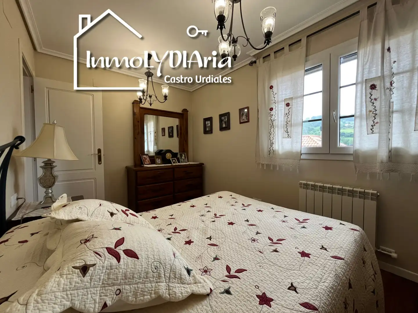 Habitación de Casa o chalet en venta en Castro-Urdiales con Calefacción, Jardín privado y Parquet