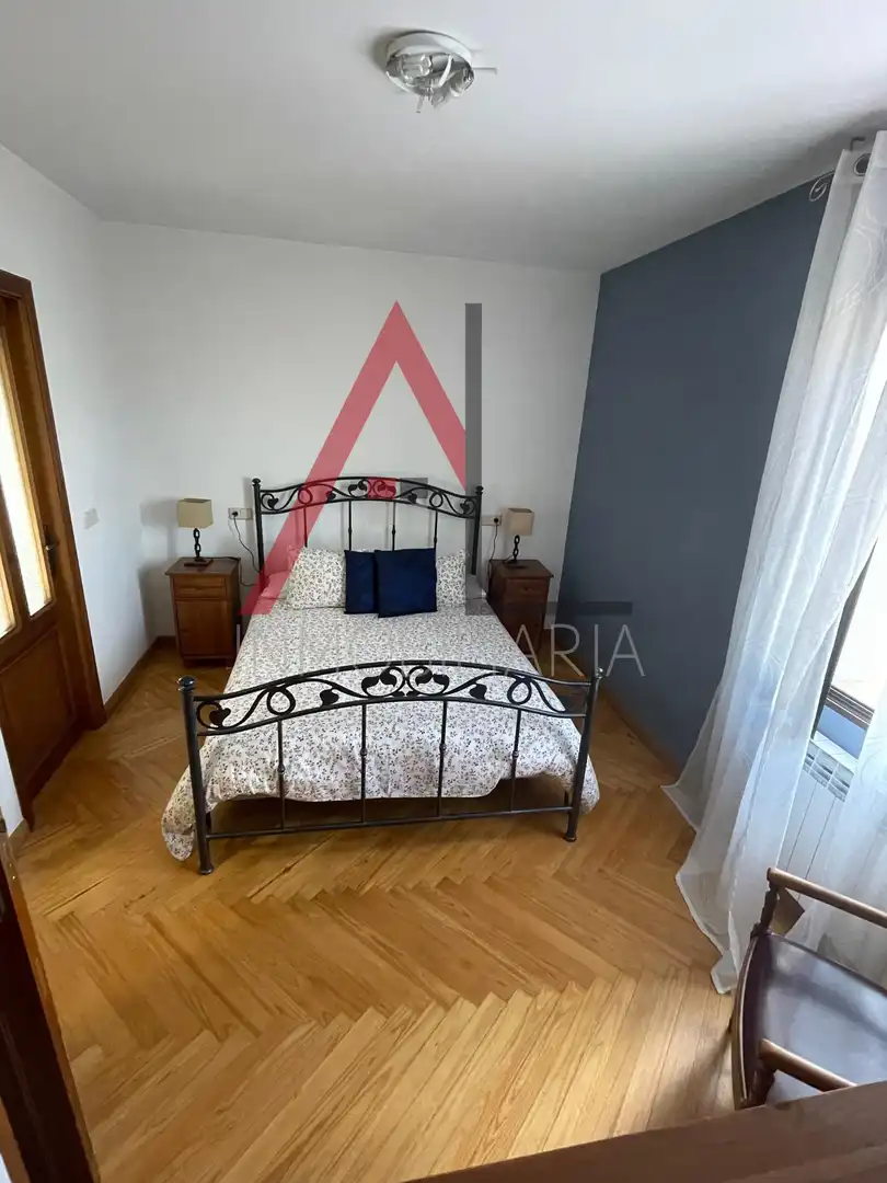 Dormitori de Casa o xalet en venda en Navas de Oro amb Calefacció, Jardí privat i Parquet