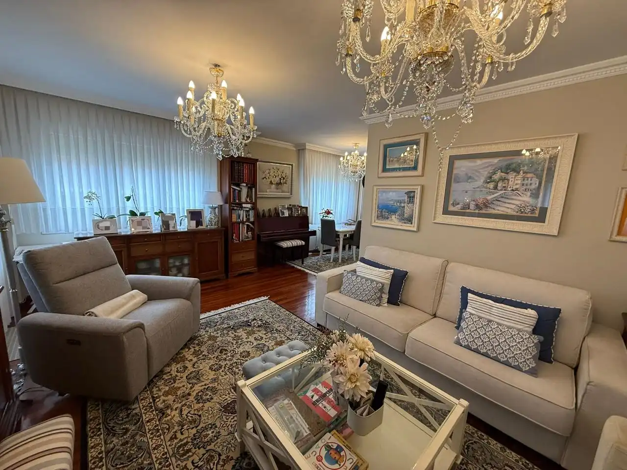 Sala de estar de Casa o chalet en venta en Castro-Urdiales con Calefacción, Jardín privado y Terraza