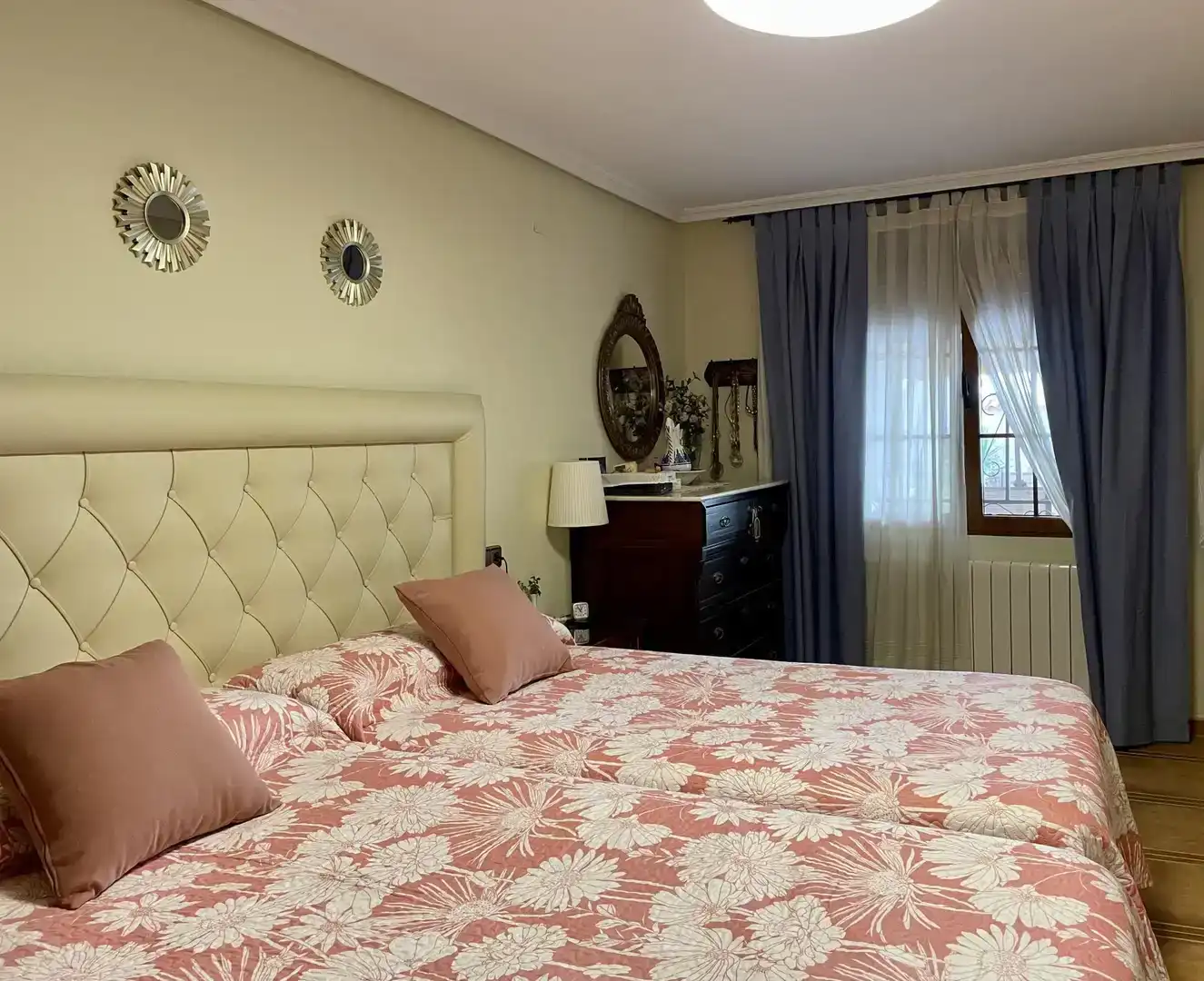 Dormitori de Casa o xalet en venda en Torre de Santa María amb Aire condicionat i Piscina