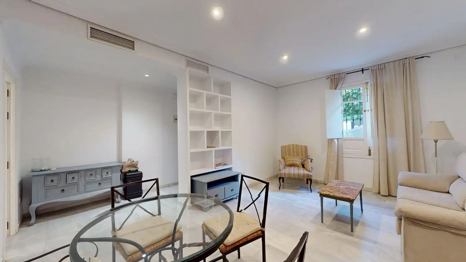 Sala de estar de Piso de alquiler en  Sevilla Capital con Aire acondicionado, Terraza y Trastero