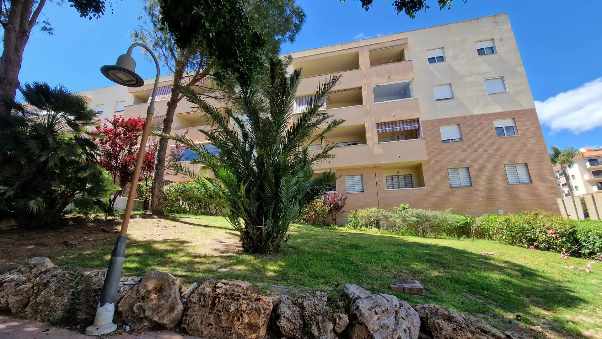 Vista exterior de Apartamento en venta en Estepona con Piscina y Piscina comunitaria