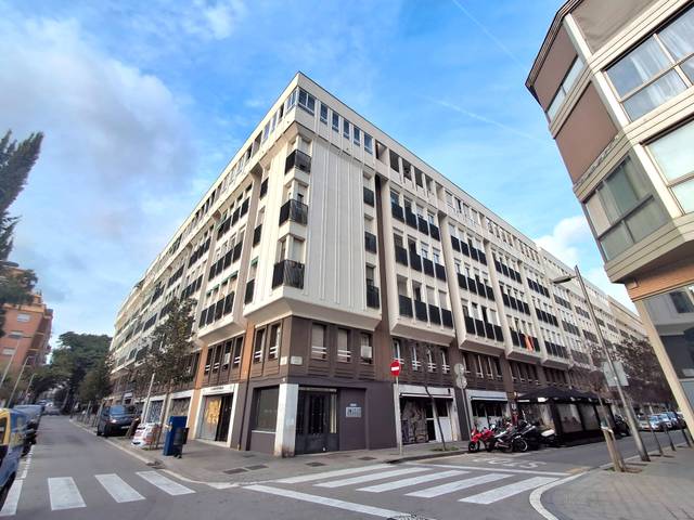 Local comercial en Venta en Carrer de Carreras i Candi en Sants-Badal