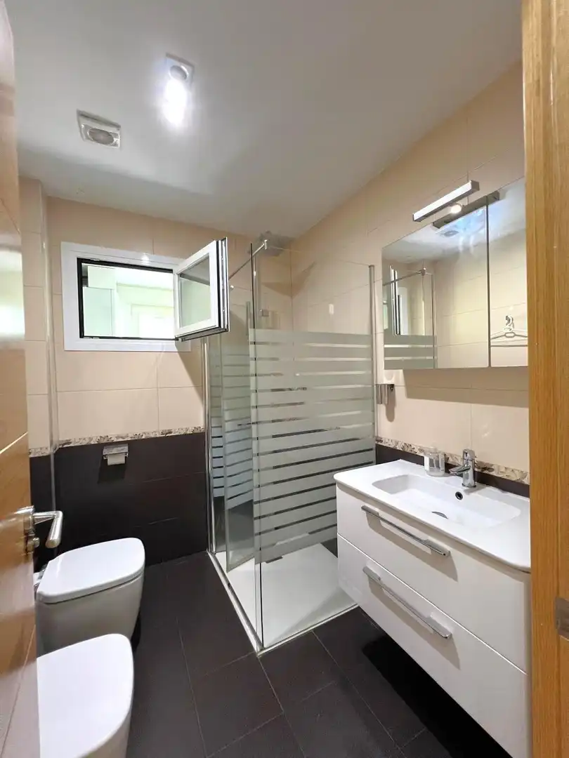 Badezimmer von Wohnung zur Miete in Madrid mit Klimaanlage, Heizung und Möbliert