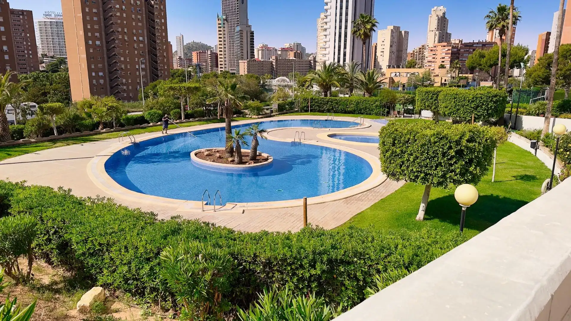 Piscina de Piso en venta en Benidorm con Aire acondicionado, Jardín privado y Terraza