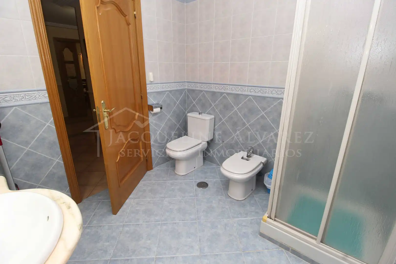 Bany de Casa o xalet en venda en Yeles amb Calefacció, Jardí privat i Piscina