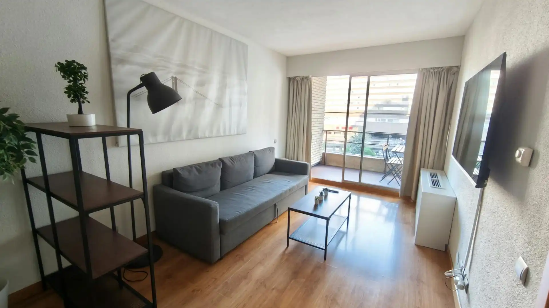 Living room of Flat for rent in Madrid  with Air Conditioner, Heating and Private garden