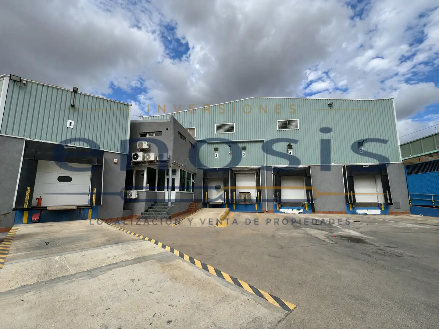 Vista exterior de Nau industrial en venda en Cartagena amb Alarma