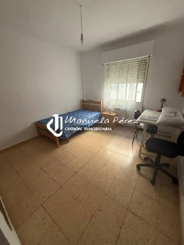 Schlafzimmer von Wohnung zur Miete in Cáceres mit Terrasse und Möbliert
